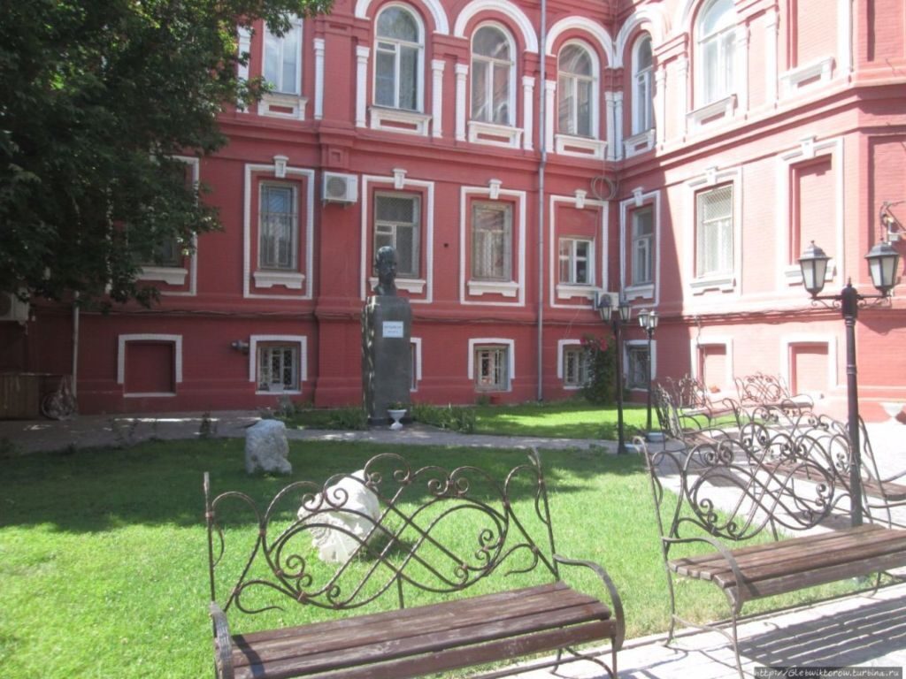 Галерея «Красный мост»