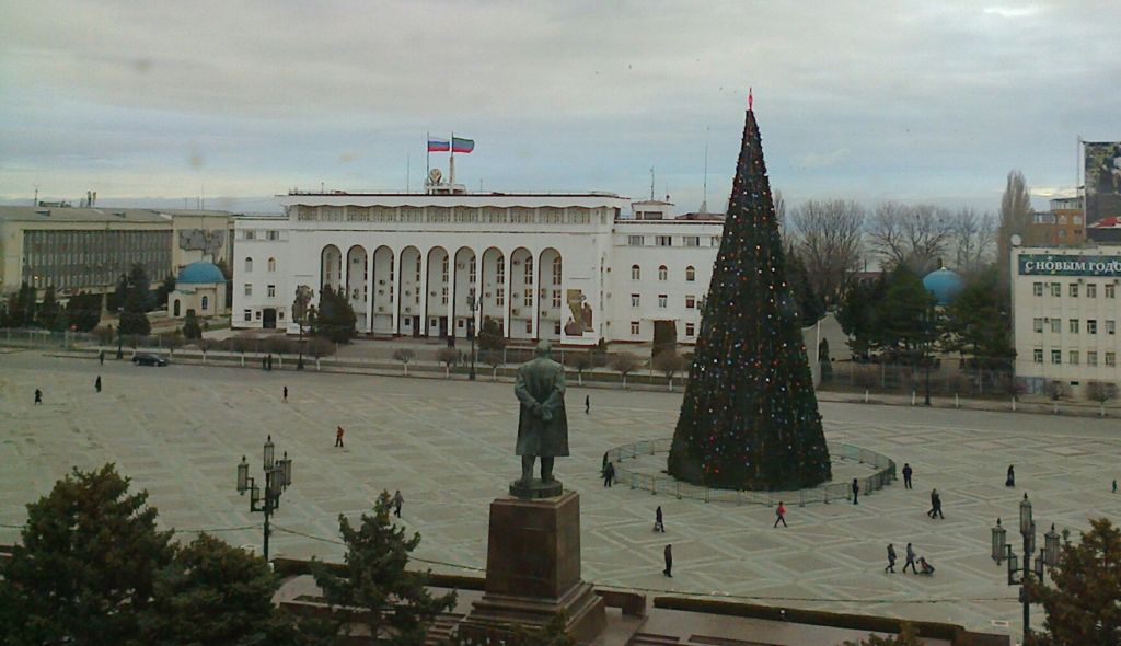 Названа в честь советского политического и государственного деятеля Владимира Ильича Ленина