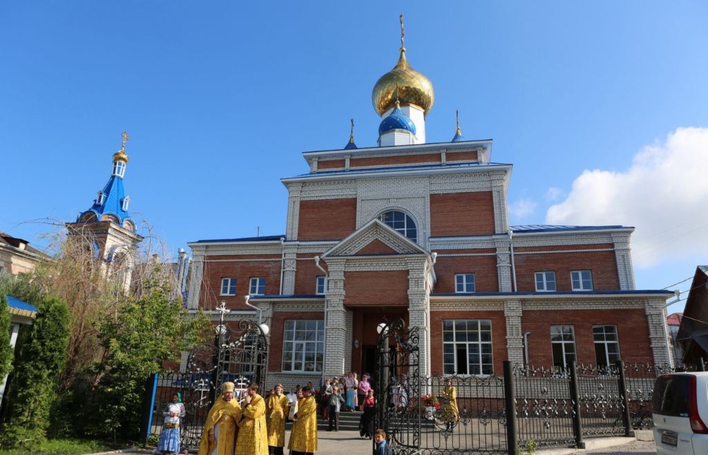 Храм Трех Святителей