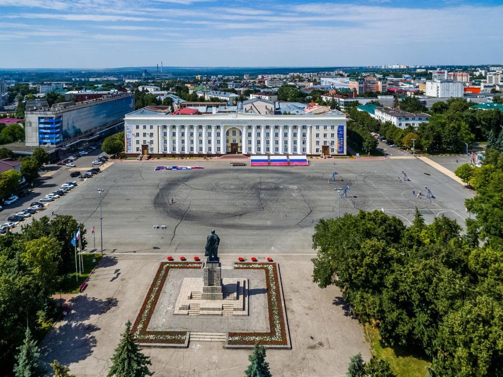 Площадь и памятник В. И. Ленина