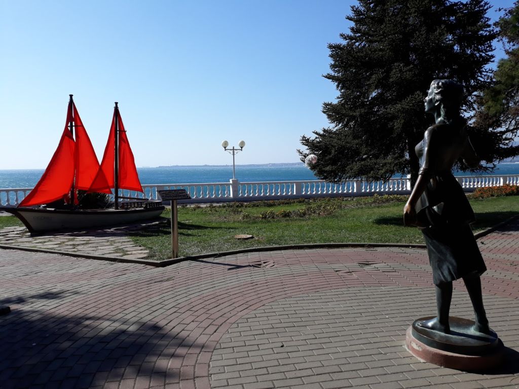 Скульптура «Ассоль и Алые паруса»