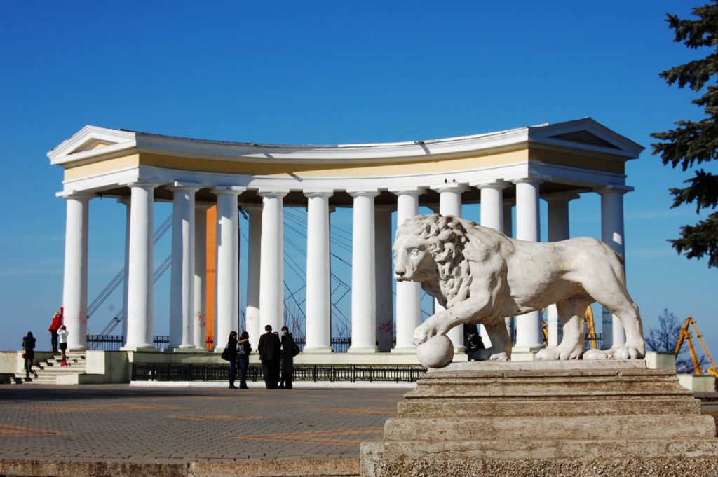 Скульптура льва