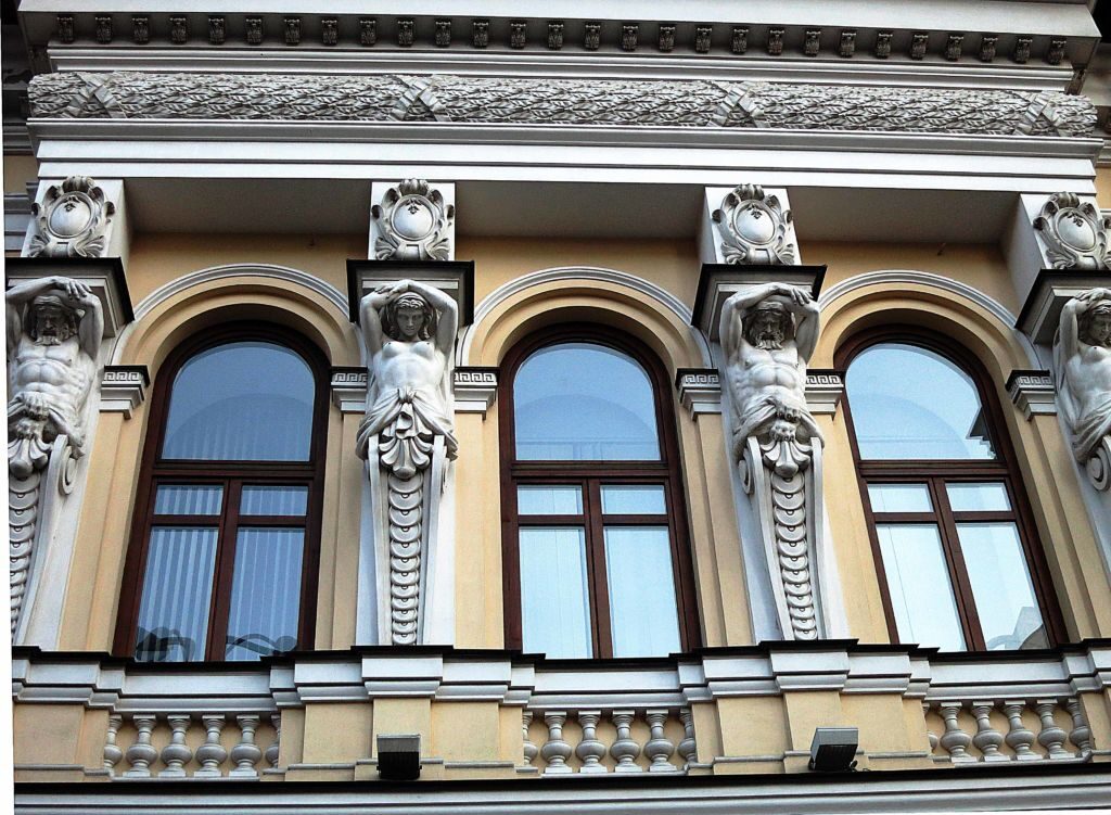 Кариатиды