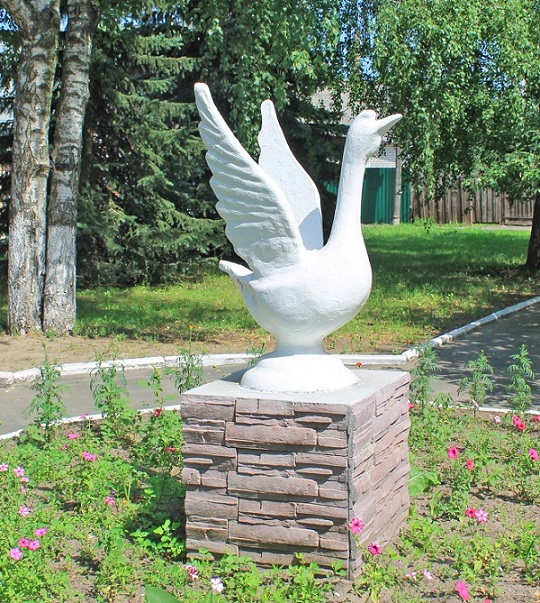 Памятник гусю