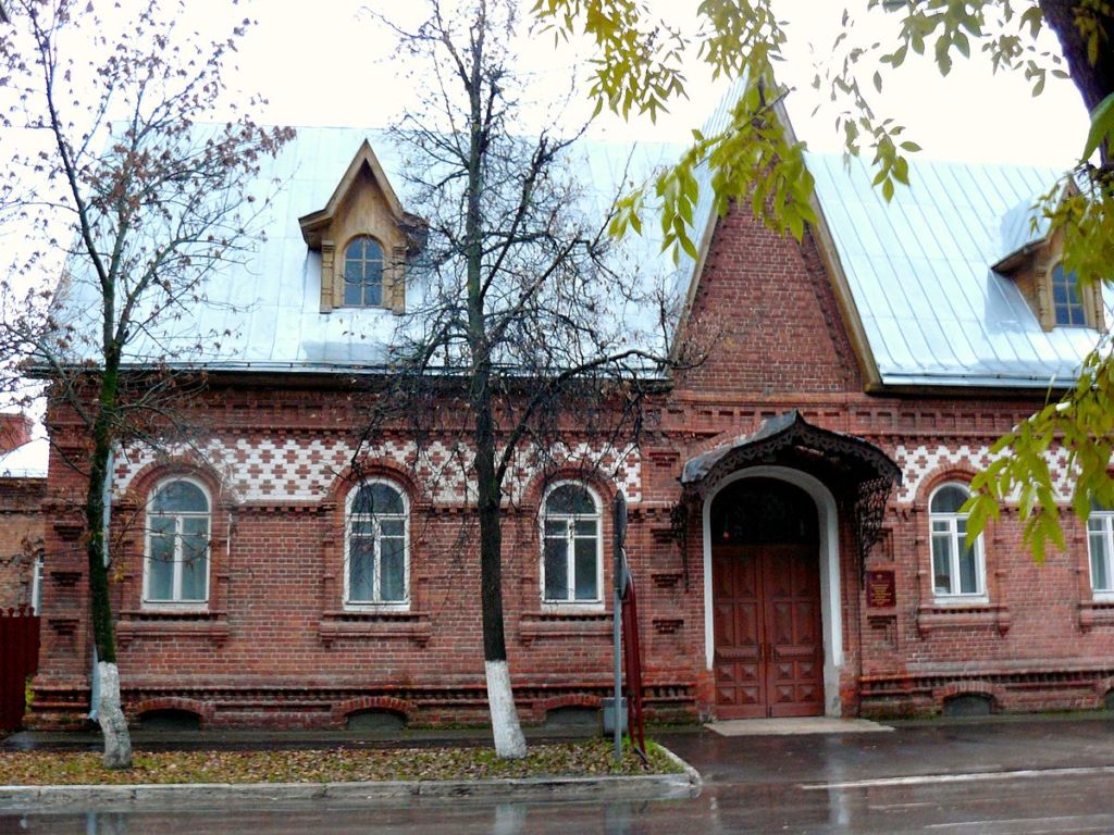 Здание бывшего мужского училища