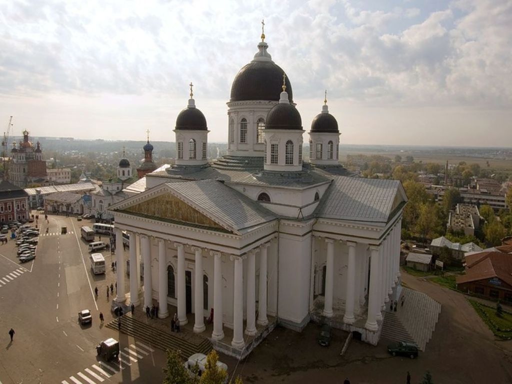 Воскресенский собор построили на Соборной площади в 1842 году