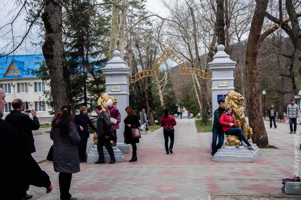 Арка со львами