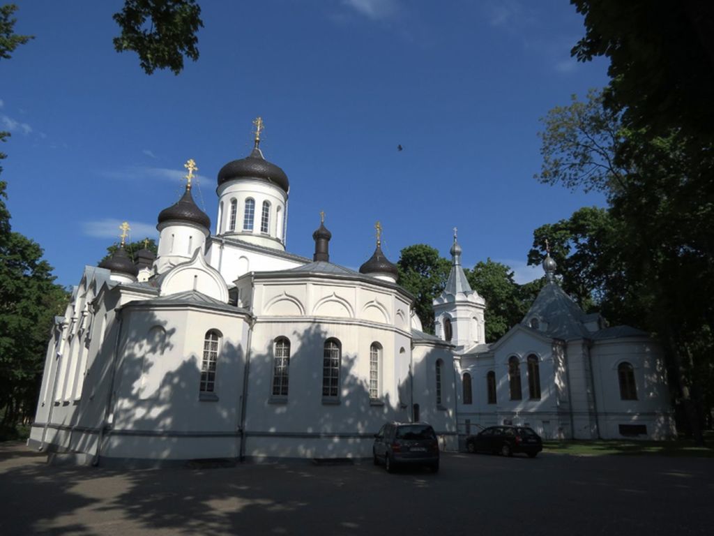 Одной из важнейших святынь собора считается икона Сурдегской Божией Матери