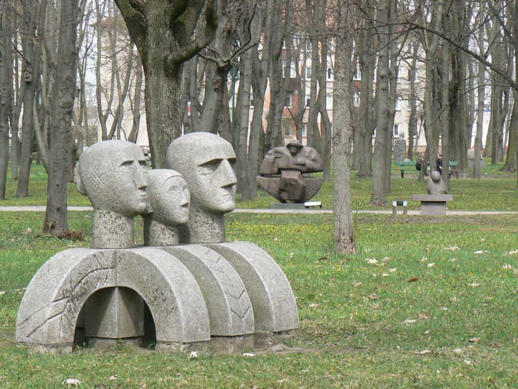 Расположен на месте старого немецкого кладбища