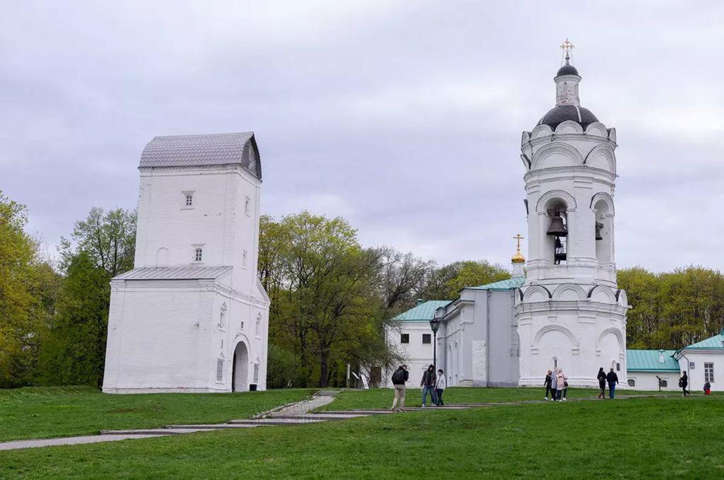 Для создания комфортных условий в царской резиденции в 17 веке было решено построить водонапорную башню