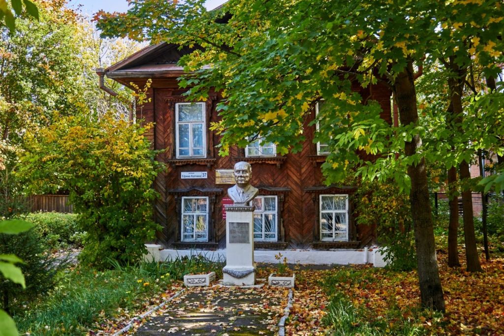 Мемориальный историко-биографический дом-музей академика Н.В. Мельникова