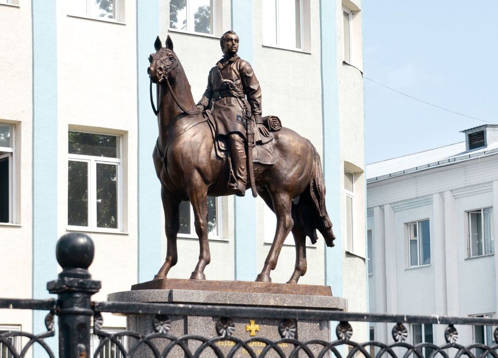 Памятник Надежде Дуровой