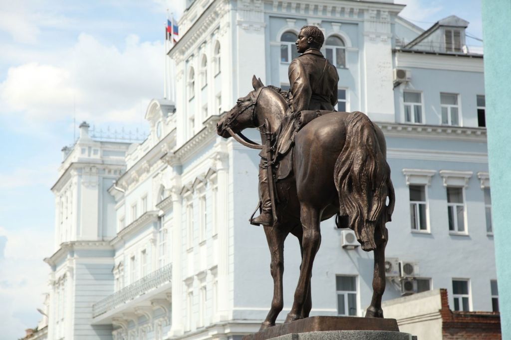 Памятник Надежде Дуровой