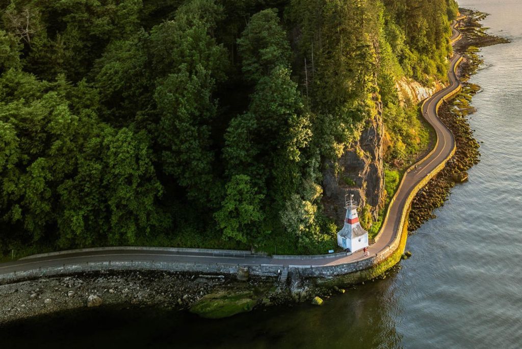 Морская дамба