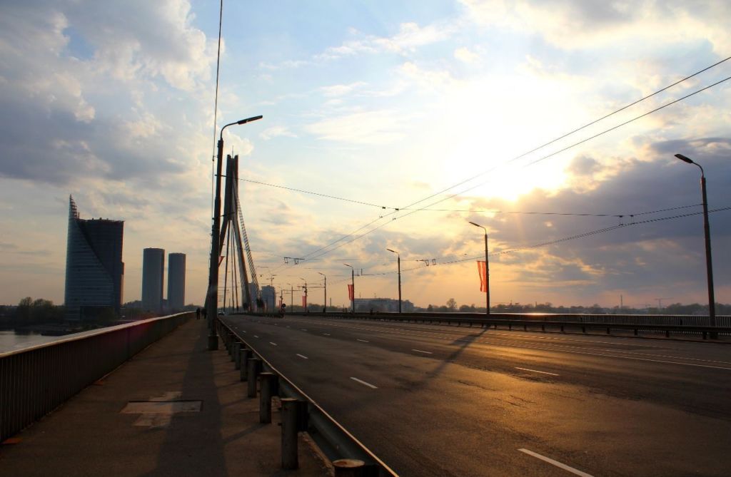 Вантовый мост через Даугаву