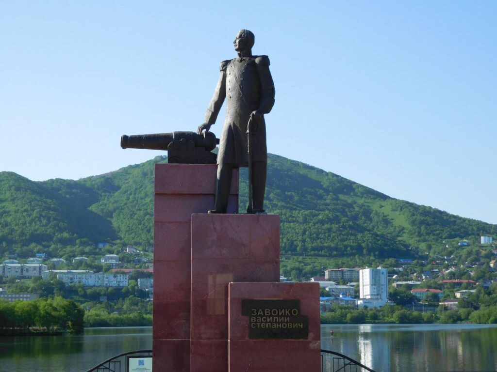 Памятник В. Завойко