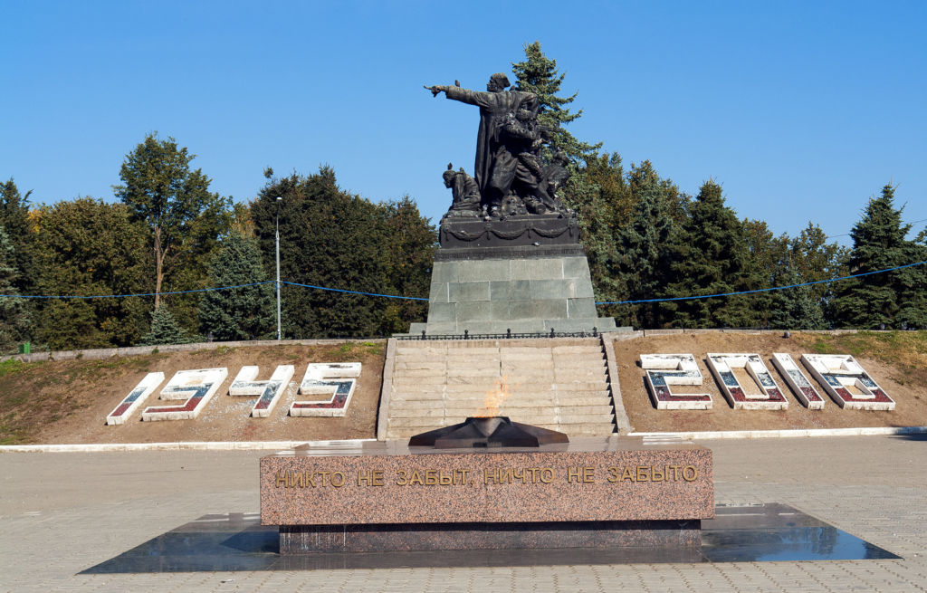Памятник генералу Ефремову