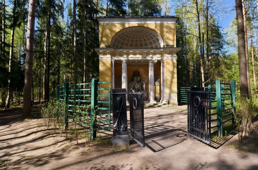 Памятник родителям