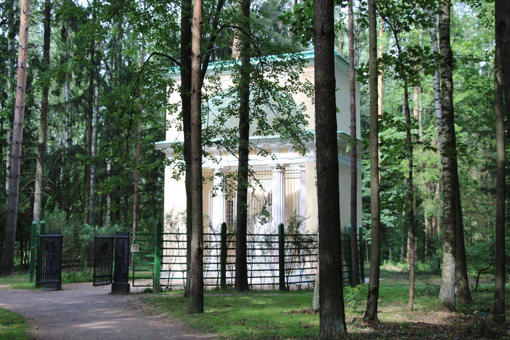 Памятник родителям