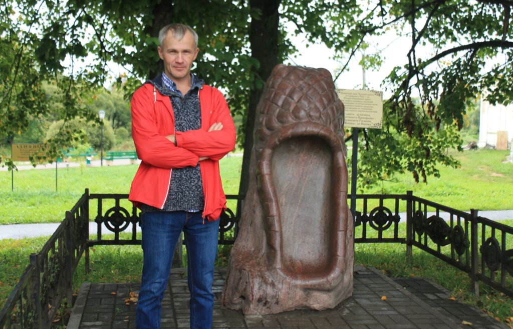 Памятник русскому лаптю