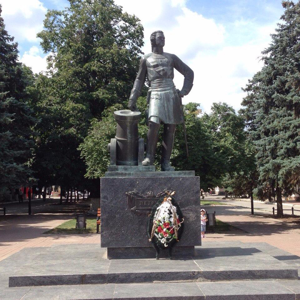 Памятник Петру I