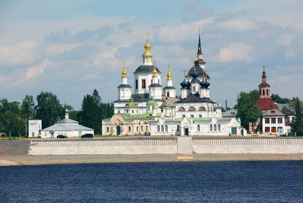 Это старейшая часть города, находится на берегу реки Сухоны