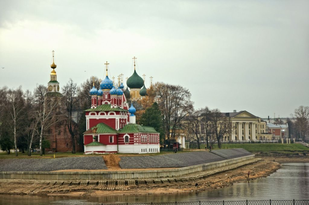 Некогда кремль был укреплен валами и деревянными стенами, которые неоднократно разрушались