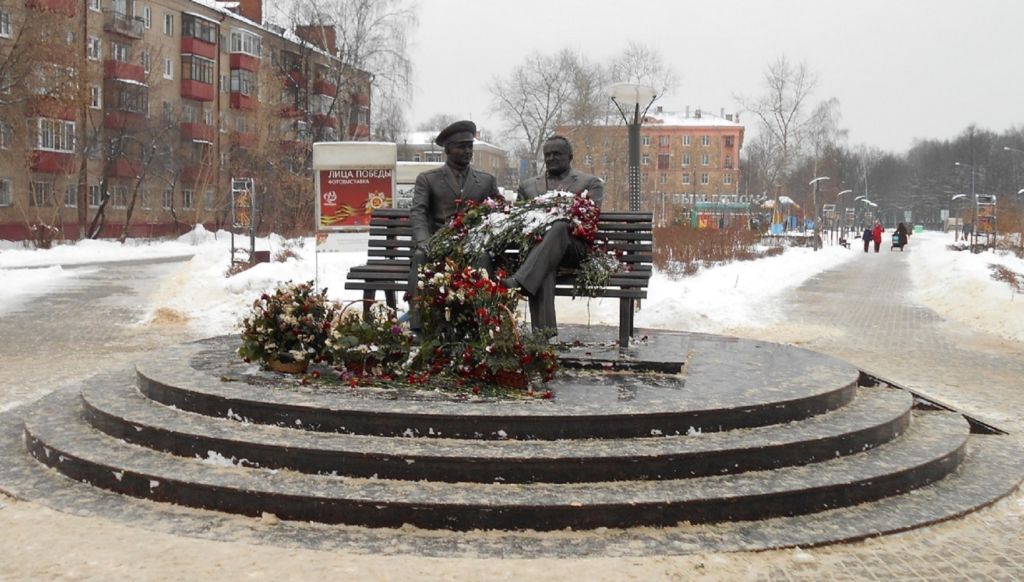 Памятник Сергею Королеву и Юрию Гагарину
