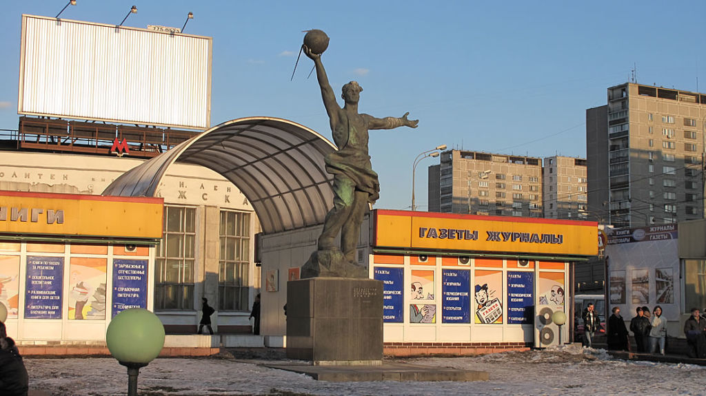 Первый спутник (монумент «Спутник») — памятник уличной скульптуры в Мещанском районе Москвы у станции метро «Рижская»
