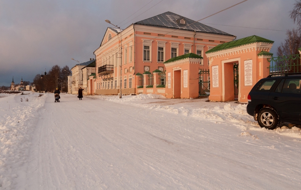 Улица являет собой Сухонскую панораму Устюга