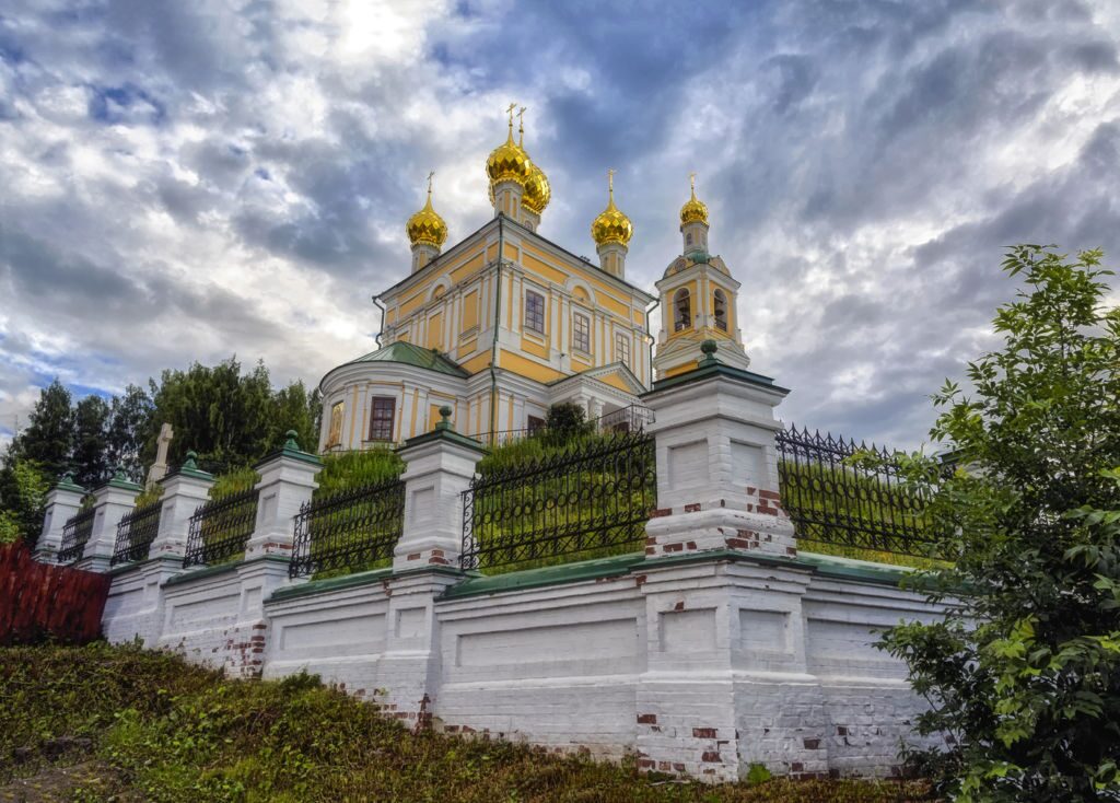 Каменная Воскресенская церковь