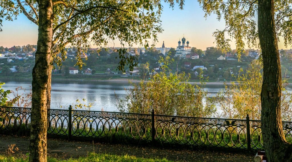 Набережная и река Волга