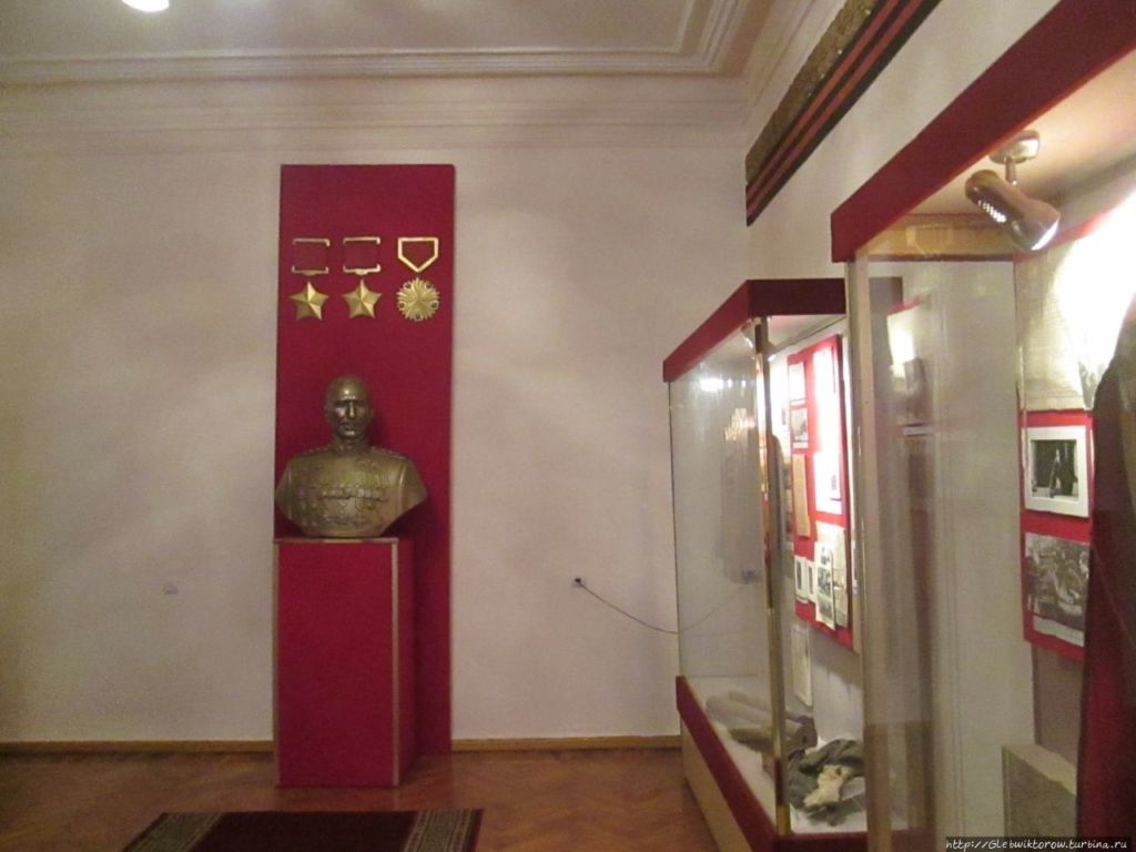 Бюст генерала