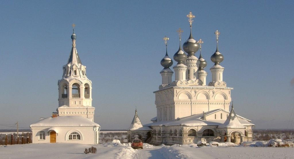 Монастырь зимой