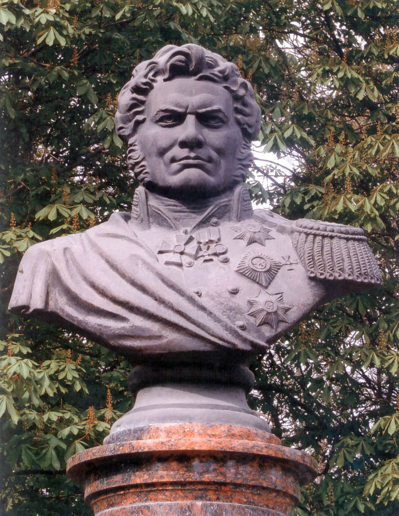 Памятник генералу А. П. Ермолову