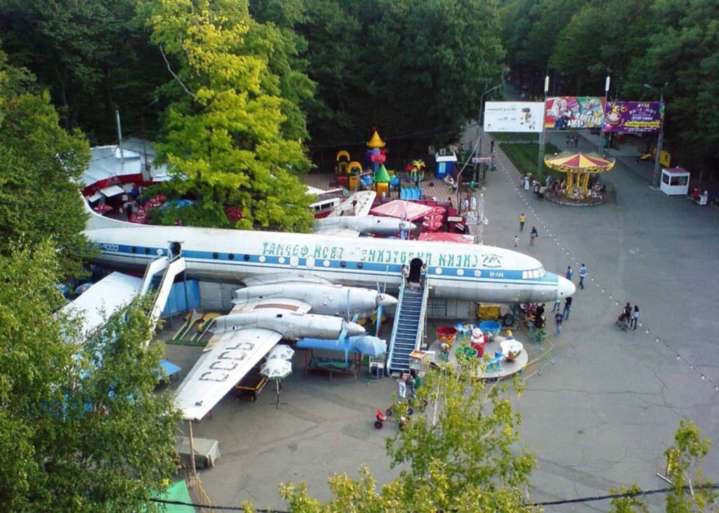 Самолет в парке