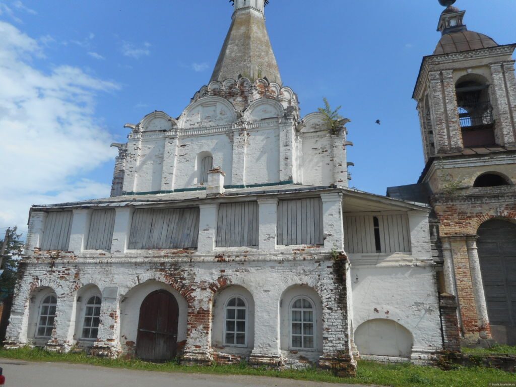 Фасад храма