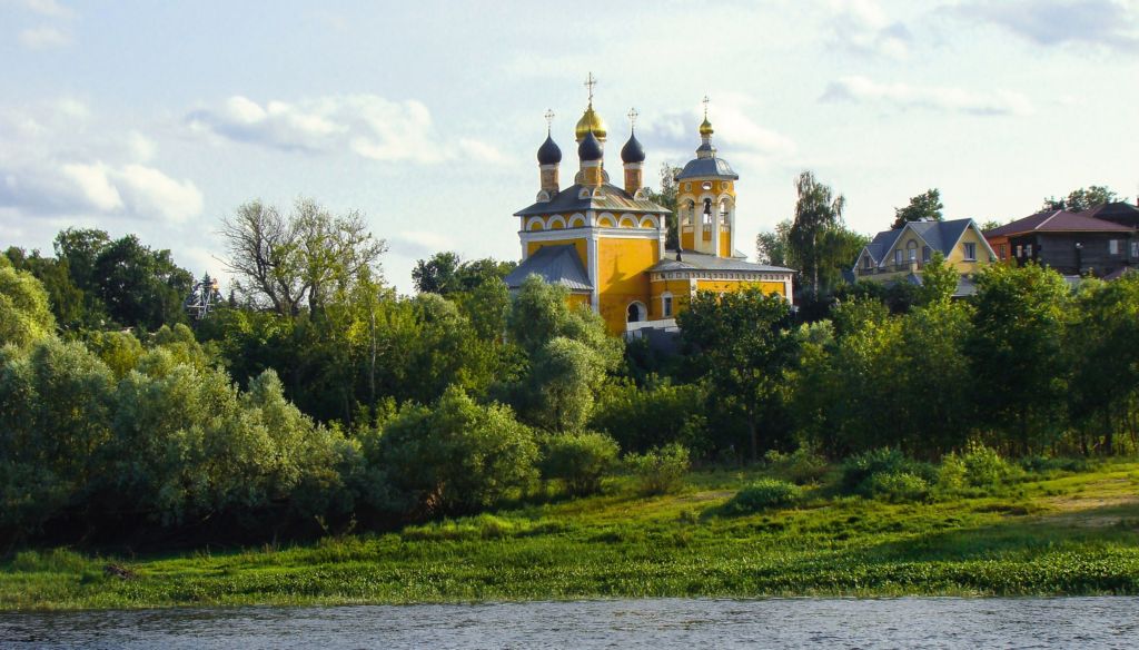 Фото из-за реки