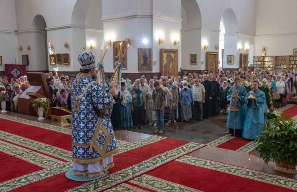 Богослужение в храме