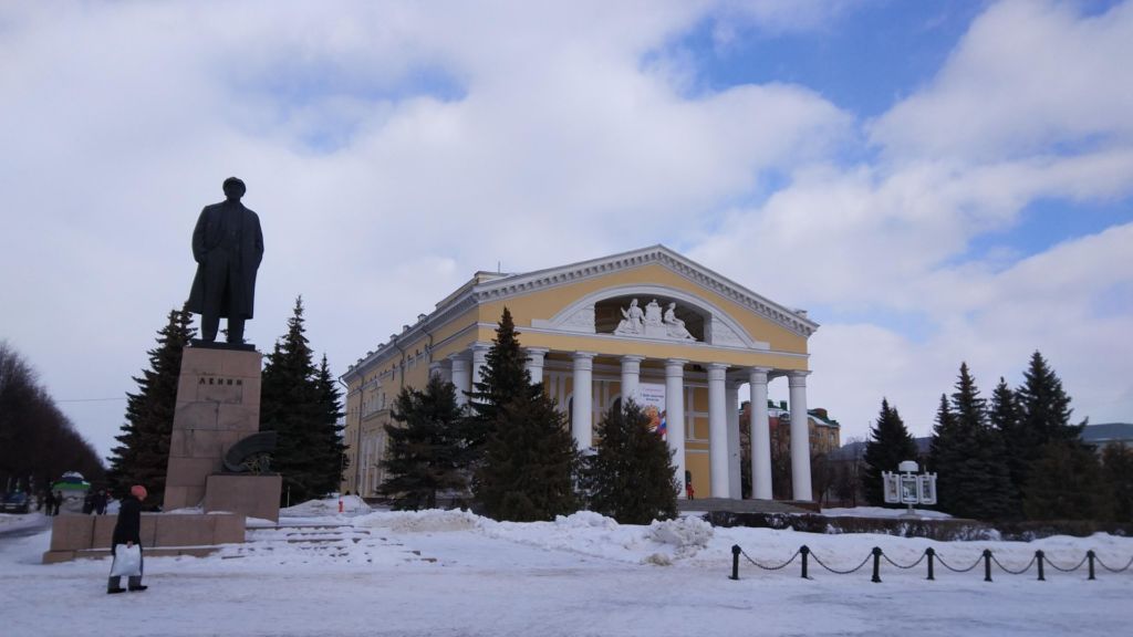 В снегу