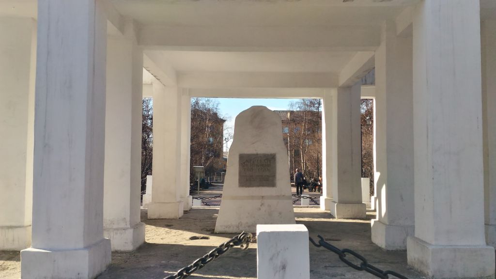 Внутри павильона
