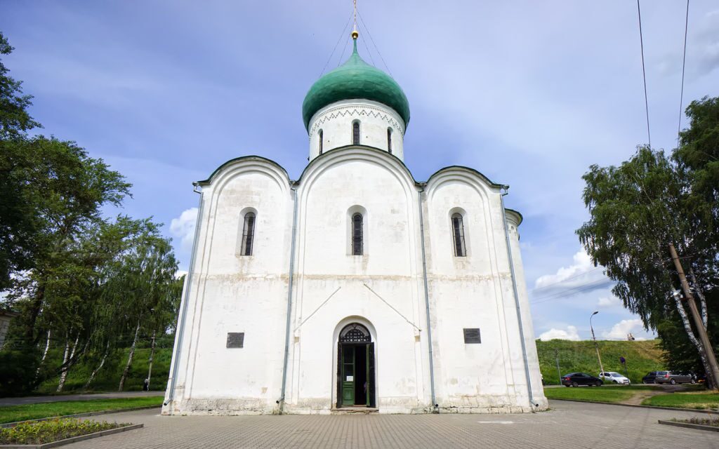 Вход в собор