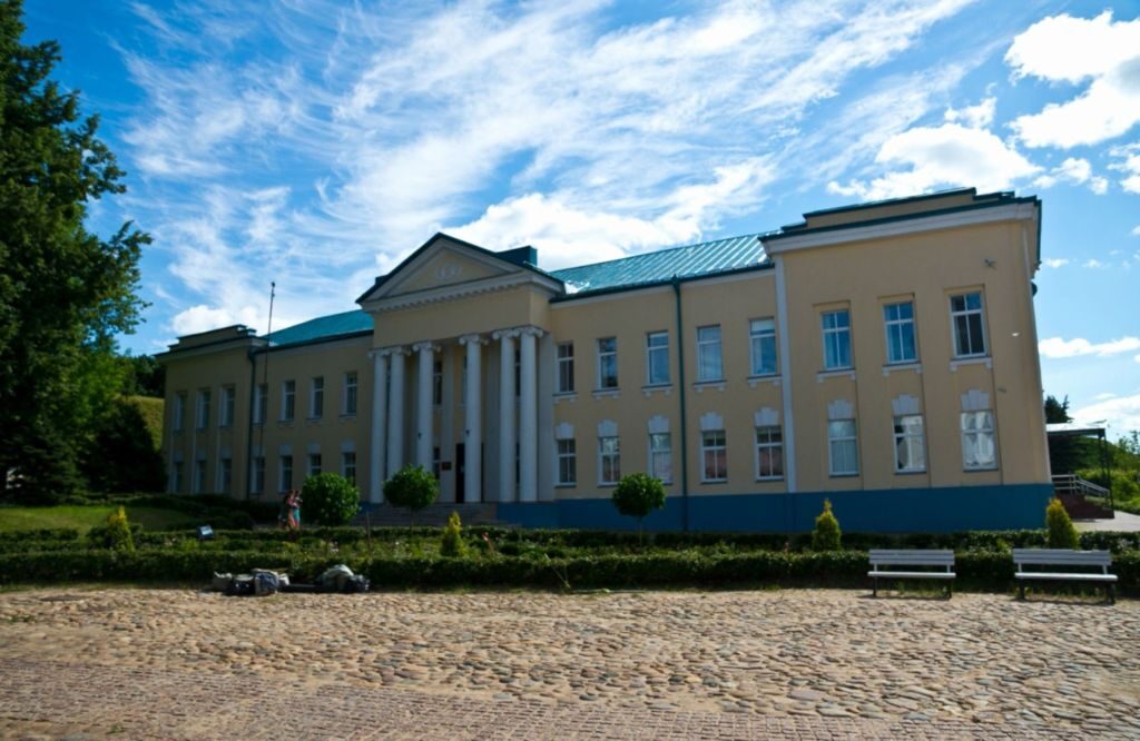 Здание с колоннами