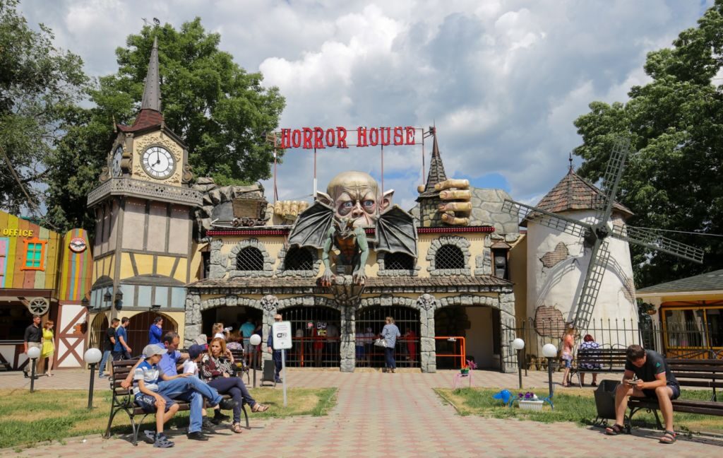 Постройки в парке