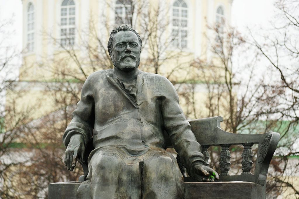 Скульптура Лескова
