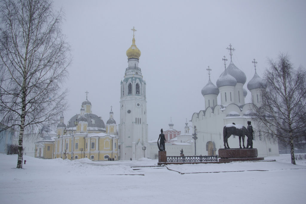 Снежная зима