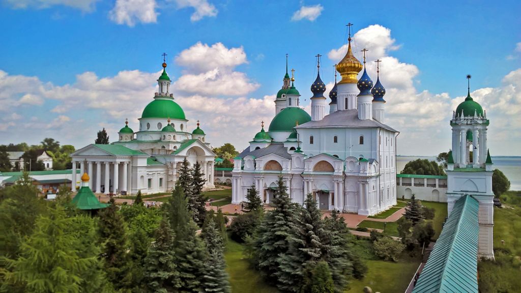 Территория монастыря