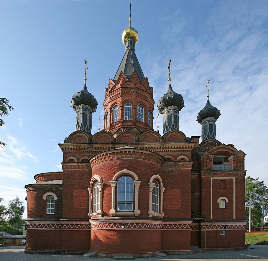 Церковь вблизи