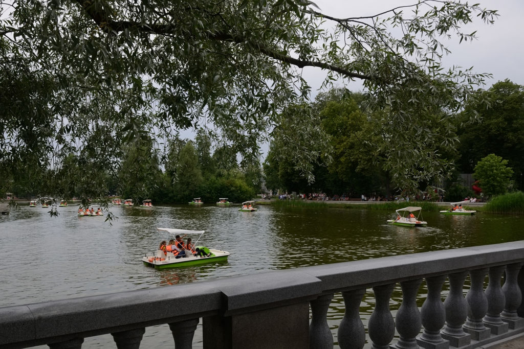 Сюда есть смысл приходить в любое время года, и даже в плохую погоду тут можно душевно отдохнуть вдали от смога и пыли большого города