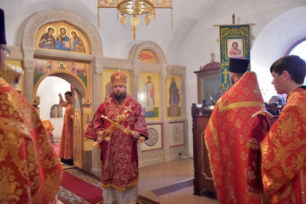 Литургия в храме